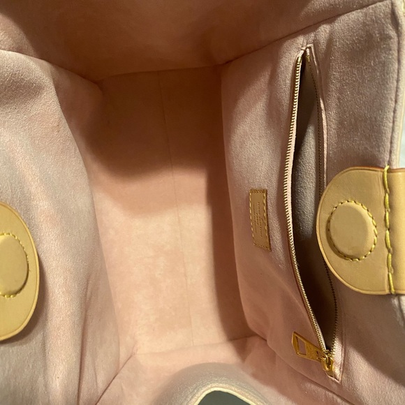 LV bag - Picture 3 of 7